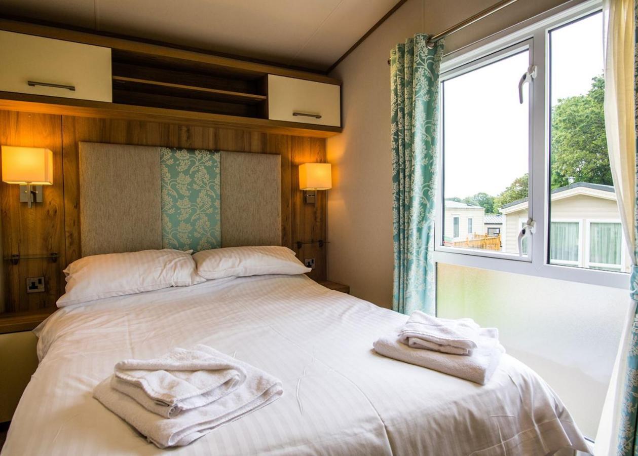 Ocean Heights Holiday Park New Quay  Exterior photo